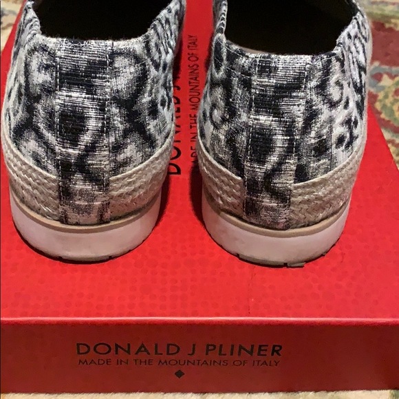 SOLD Donald J Pliner loafer - Picture 5 of 7